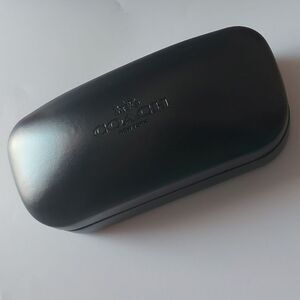 Coach New York Black Clam Style Sunglasses Hard Case comes with cleaning cloth